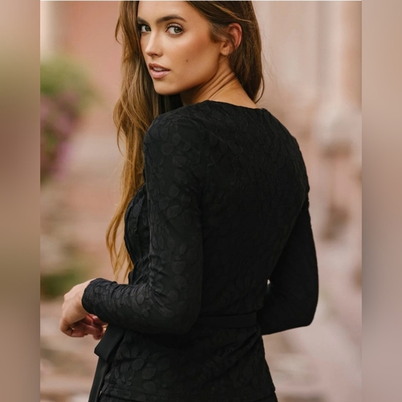 Aleeza Chic Cream Lace Long Sleeve Blouse - Picture 3 of 11